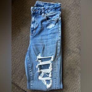Women’s American Eagle ripped jeans